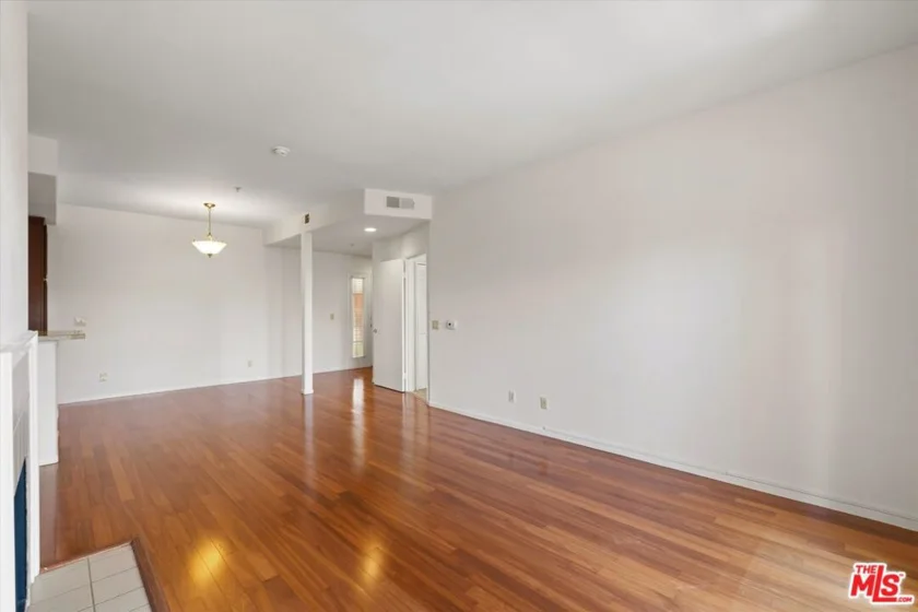 1522 S Saltair Avenue #206 photo 5