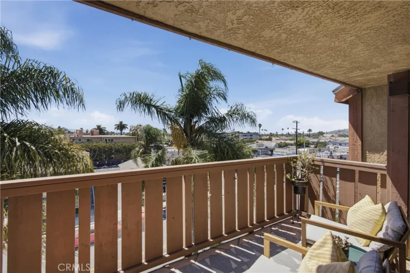 384 Redondo Avenue #401 photo 8