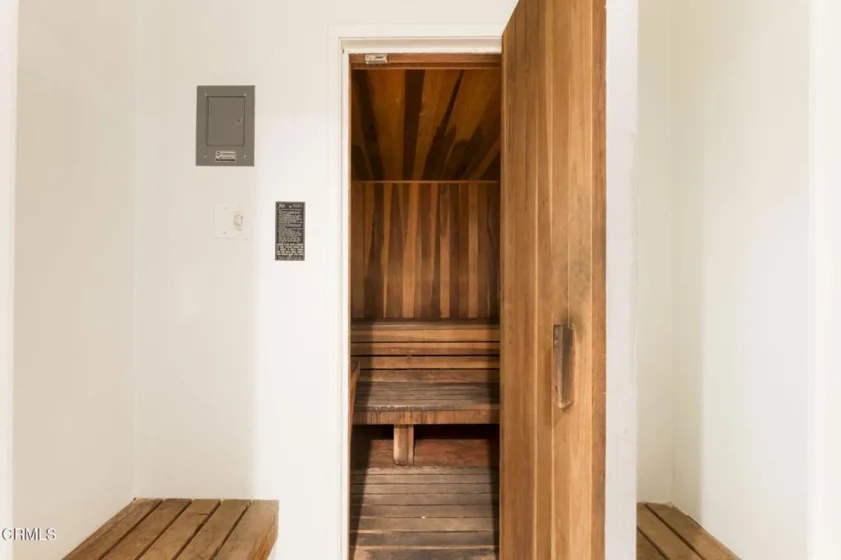 110 N Everett #103 photo 15