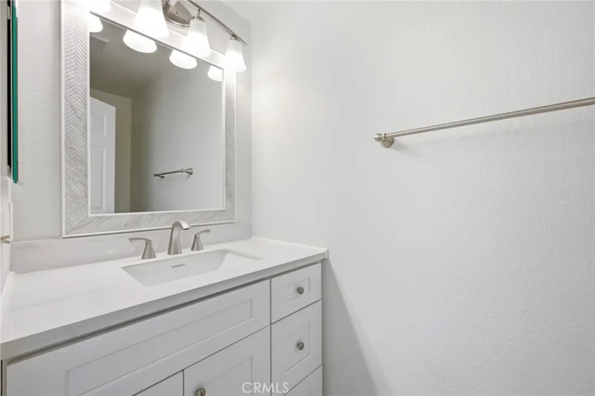 29525 Cara photo 20