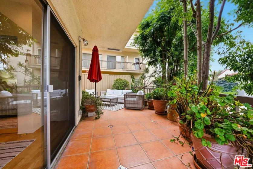 612 S Barrington Avenue #213 photo 14