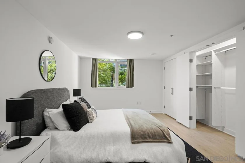 1325 Pacific Highway #313 photo 19