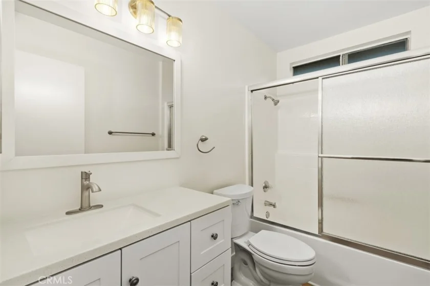 2576 Avenida Del Vista #204 photo 19