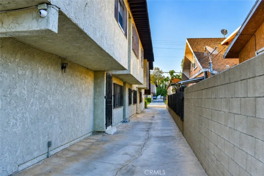 1524 Acacia Street Unit 3 Street photo 9