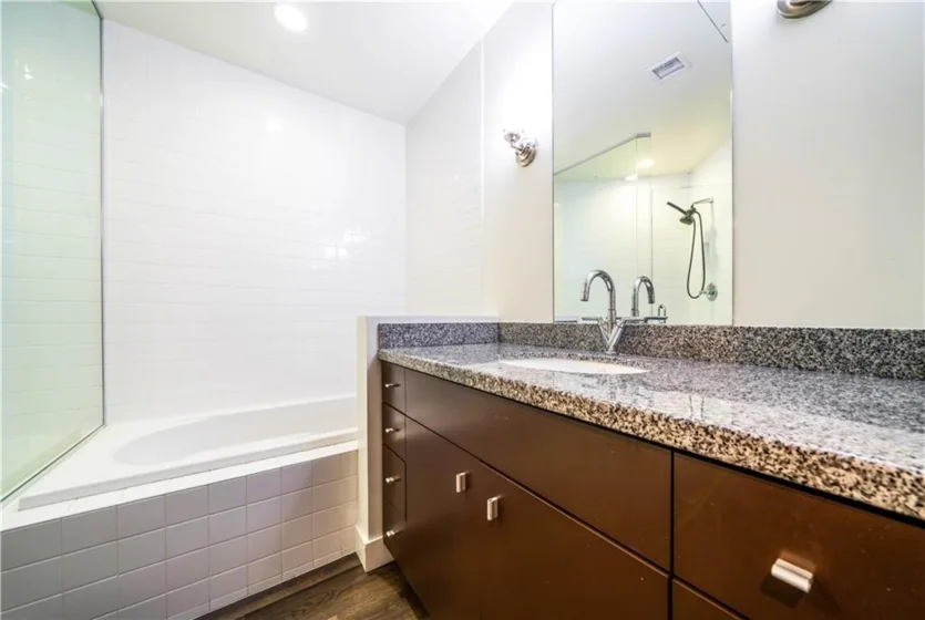 1100 Wilshire #2707 photo 9