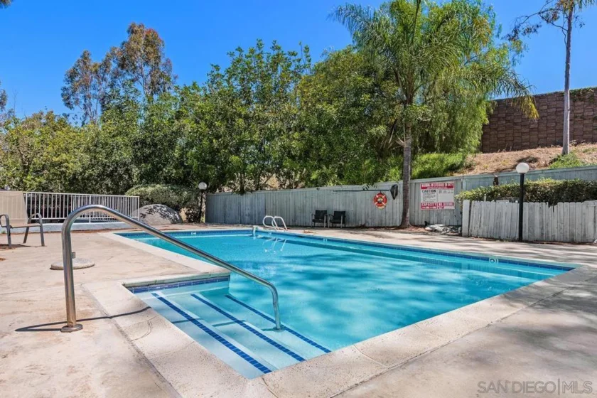 1564 Tanglewood Lane #15 photo 2