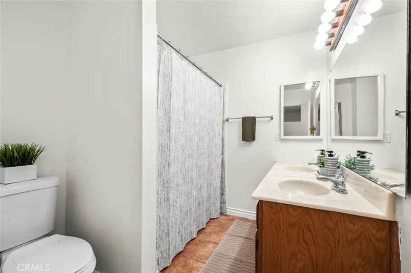 2011 W Katella Avenue #11 photo 29