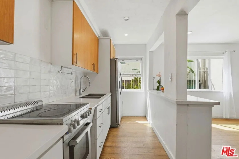 625 N Flores Street #104 photo 11