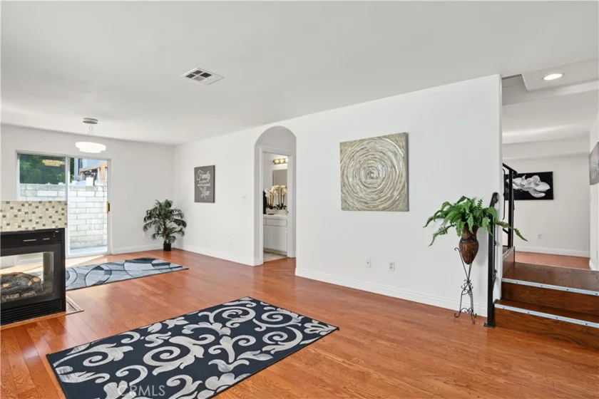 18334 Keswick Street photo 6