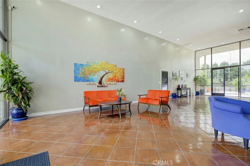 1401 Valley View #206 photo 3