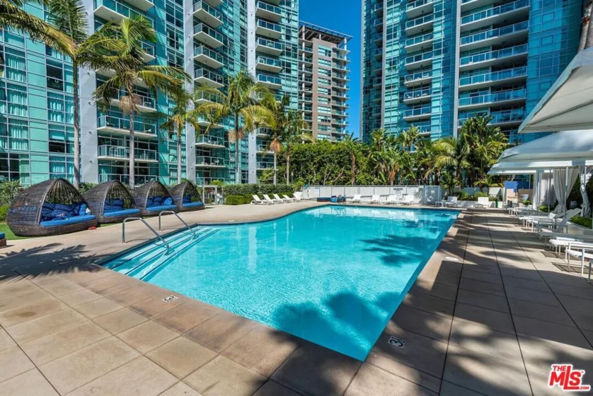 13700 Marina Pointe Drive #630 photo 51