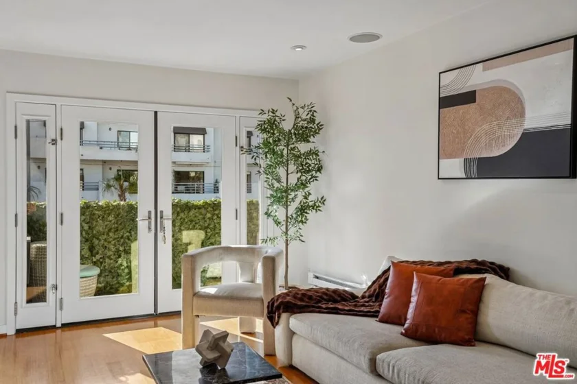 1124 N La Cienega Boulevard #301 photo 5
