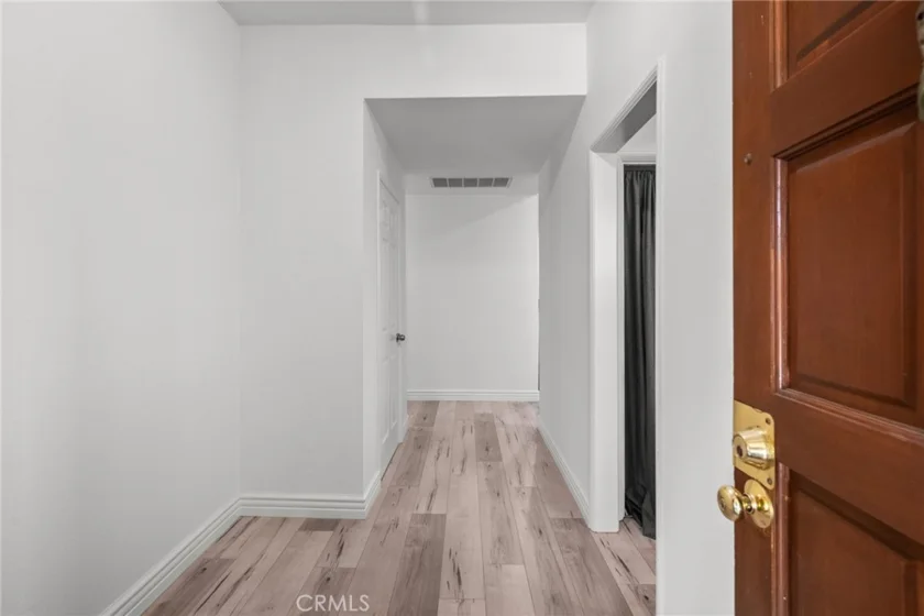 13214 Moorpark Street #108 photo 1