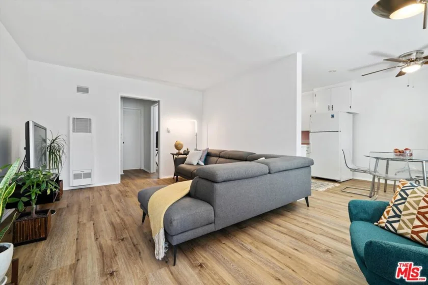 819 E 4th Street #15 photo 1
