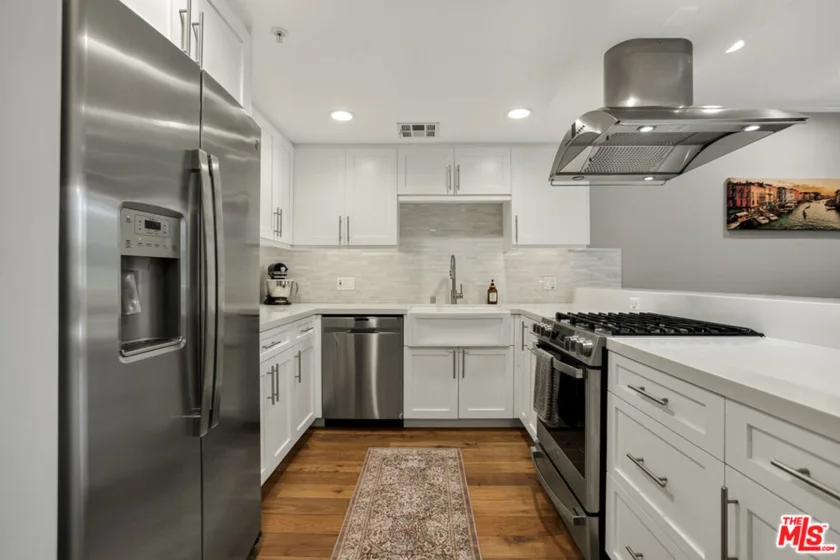 1426 N Laurel Avenue #110 photo 11