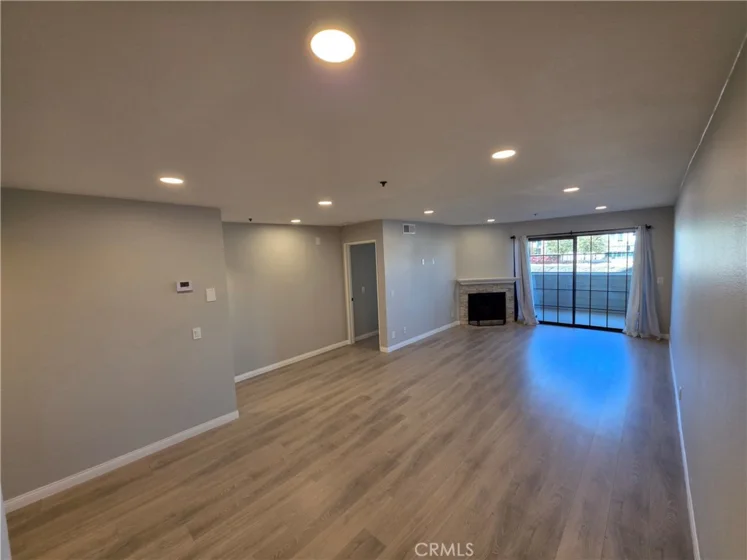 6545 Reseda photo 7