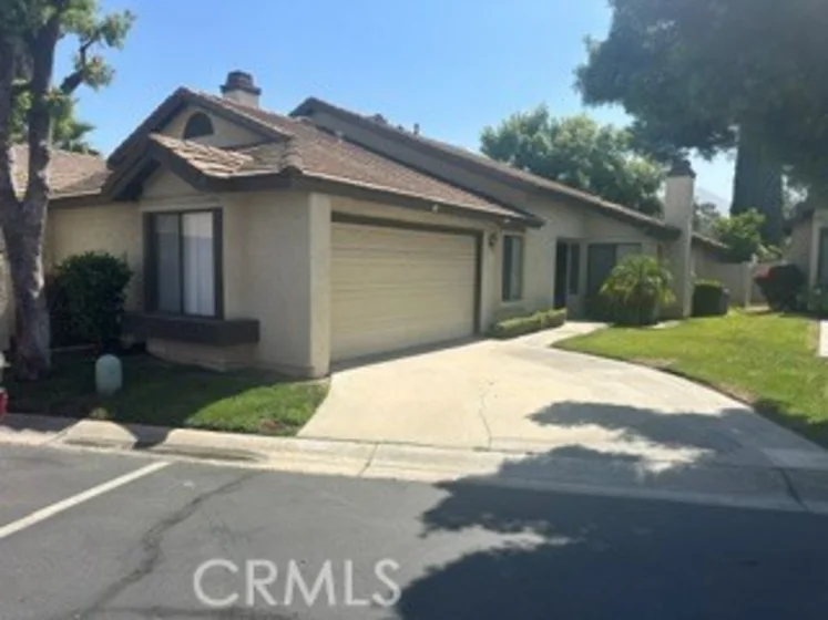 5050 Canyon Crest photo 1