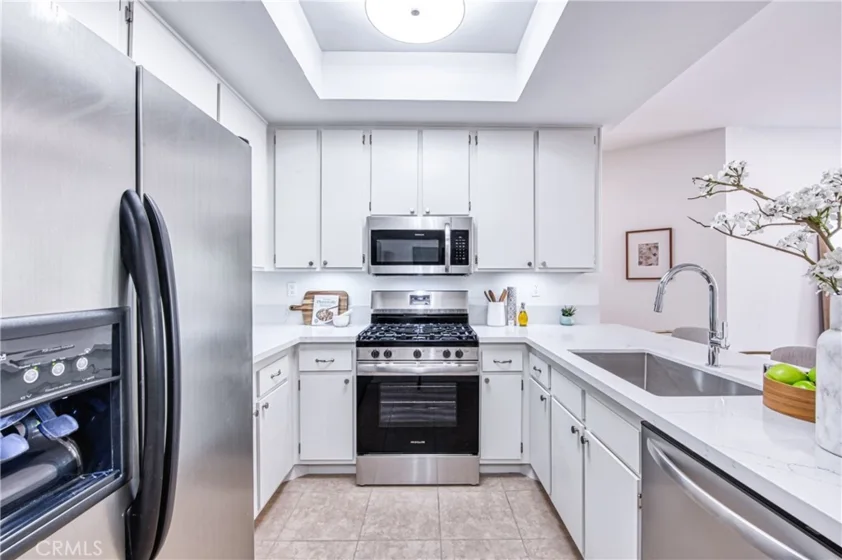 221 S Oak Knoll Avenue #202 photo 12