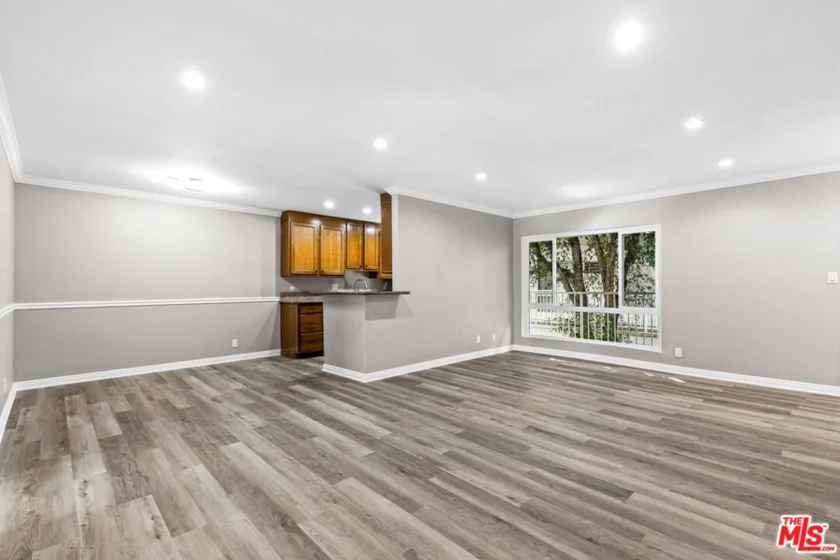 5320 Zelzah Avenue #214 photo 7