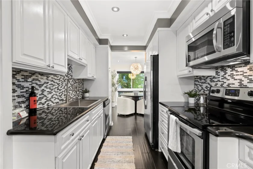 1203 N Sweetzer #118 photo 5