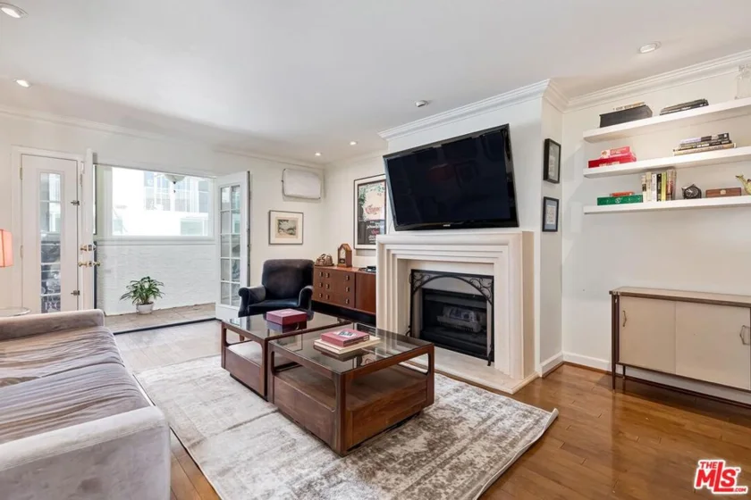 1124 N La Cienega Boulevard #203 photo 1