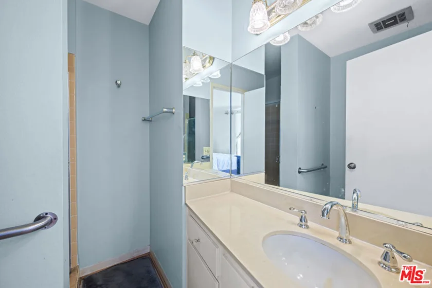 100 S Doheny Drive #512 photo 23