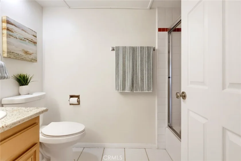 1073 W 9th Street #202 photo 25