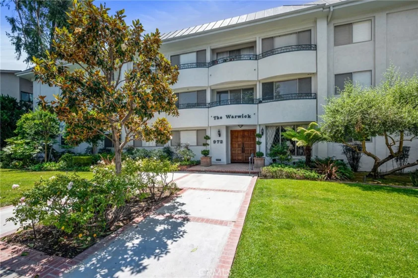 972 E California #307 photo 1