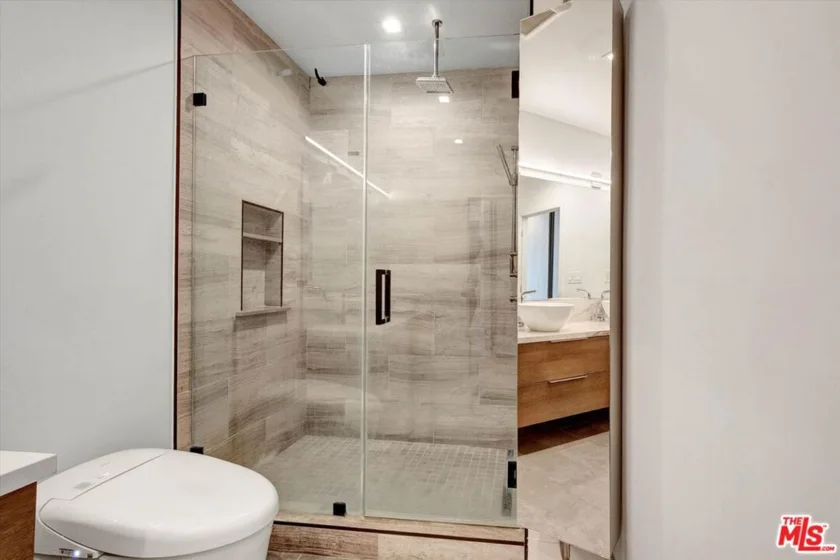 439 N Doheny Drive #204 photo 28