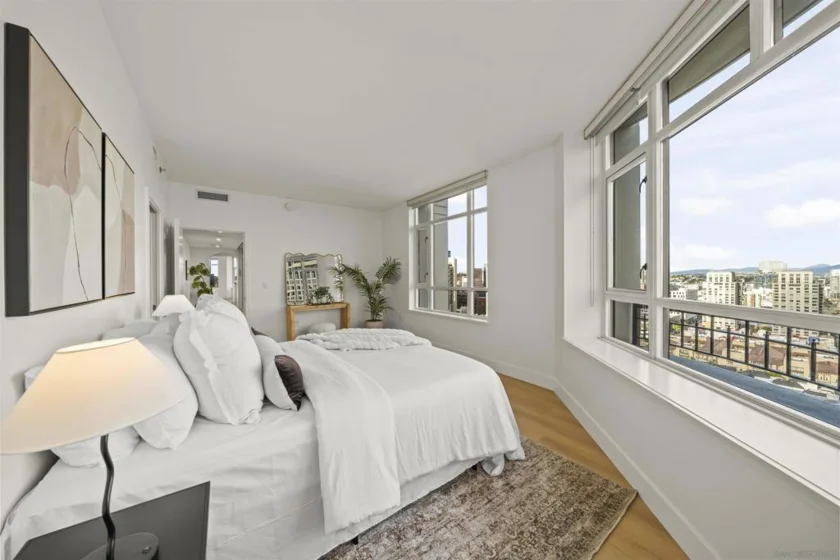 700 W Harbor #2501 photo 33