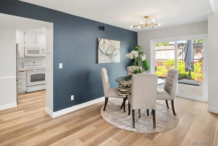 8395 Suntree Place photo 5
