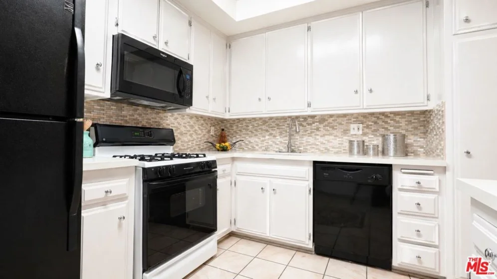 5139 Balboa Boulevard #12 photo 20