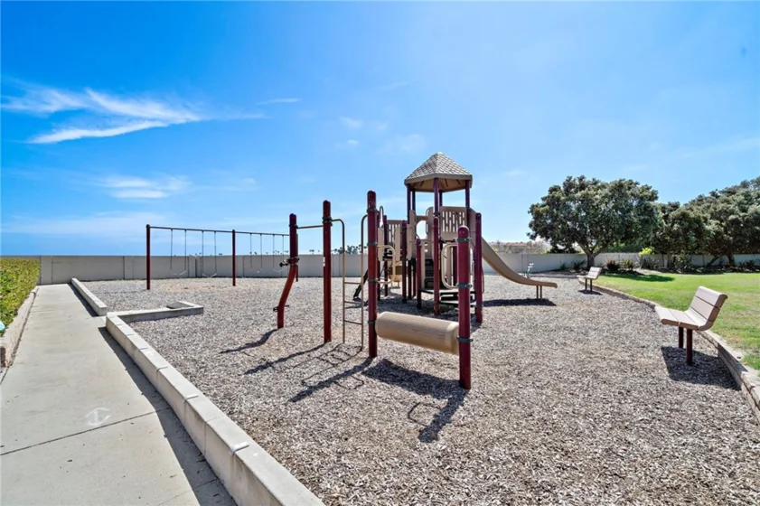8215 Deerfield Drive photo 29