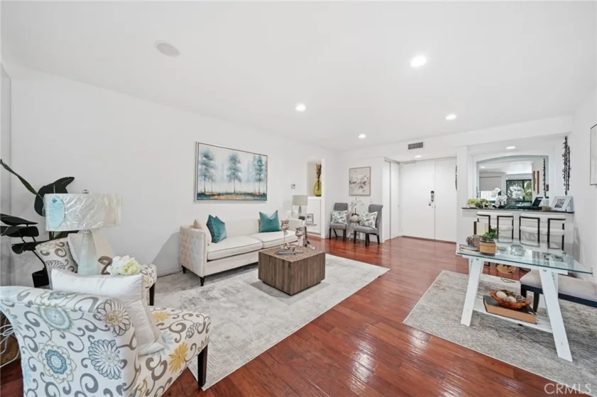 4477 Wilshire photo 3