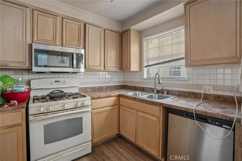 321 W Queen Street #20 photo 9