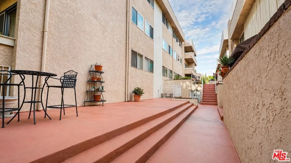 5139 Balboa Boulevard #12 photo 25