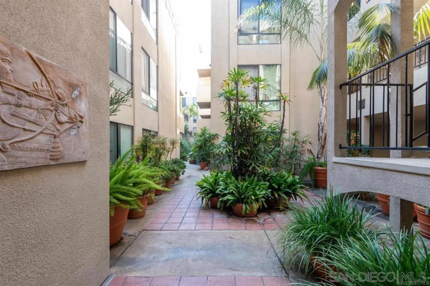1235 Parker #3K photo 12
