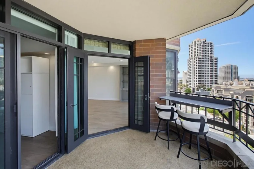 500 W Harbor #905 photo 29