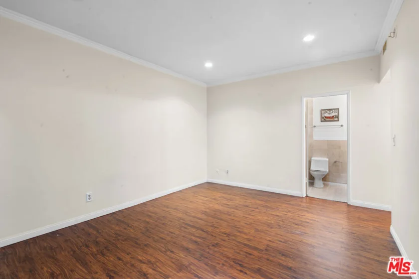 822 S Windsor Boulevard #102 photo 19