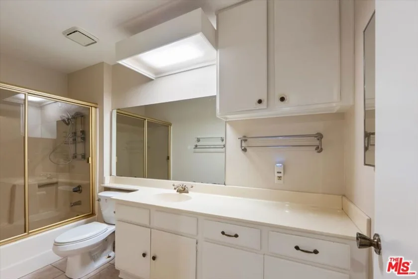 883 W 34th Street #M photo 9