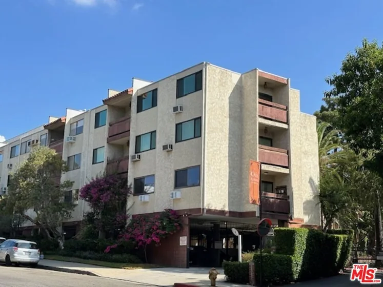 530 S Barrington Avenue #305 photo 1