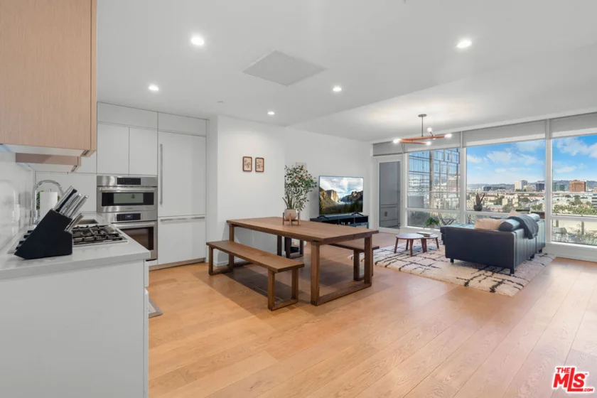 877 Francisco Street #1116 photo 8