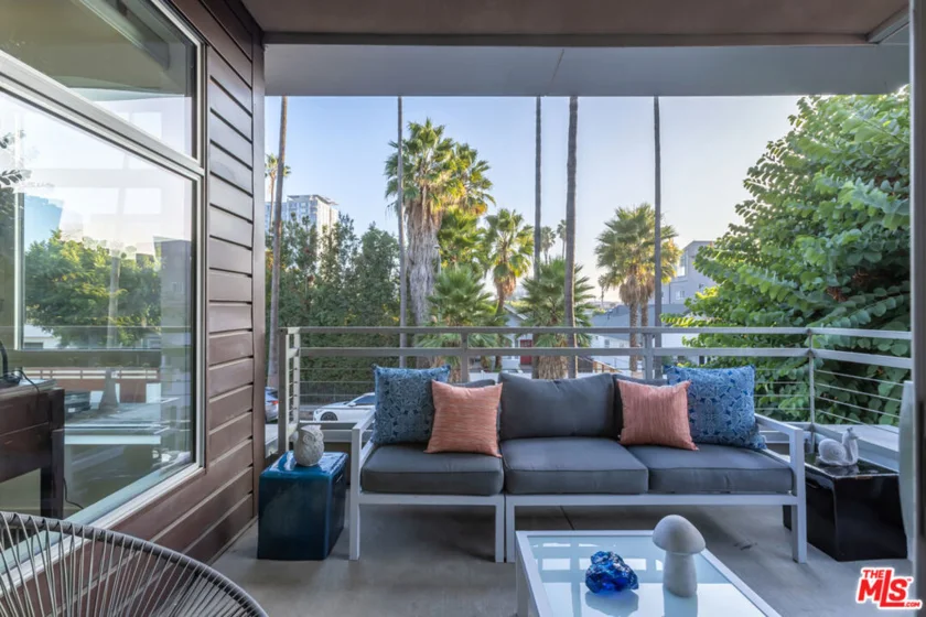 6001 Carlton Way #201 photo 1