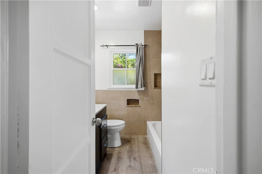 511 E Maple photo 14