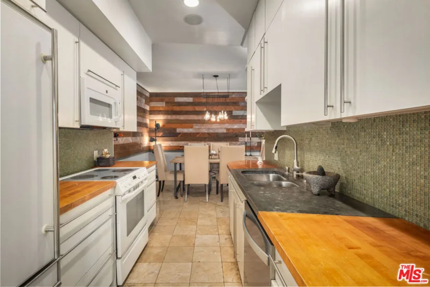 1133 N Clark Street #103 photo 8