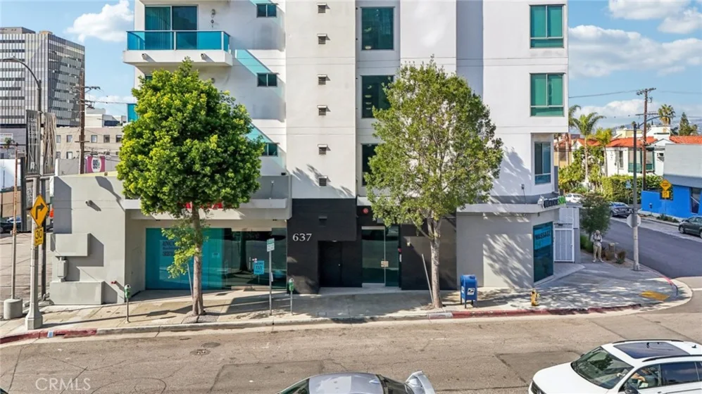 637 S Fairfax Avenue #403 photo 1