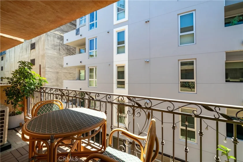 1154 S Barrington Avenue #213 photo 12