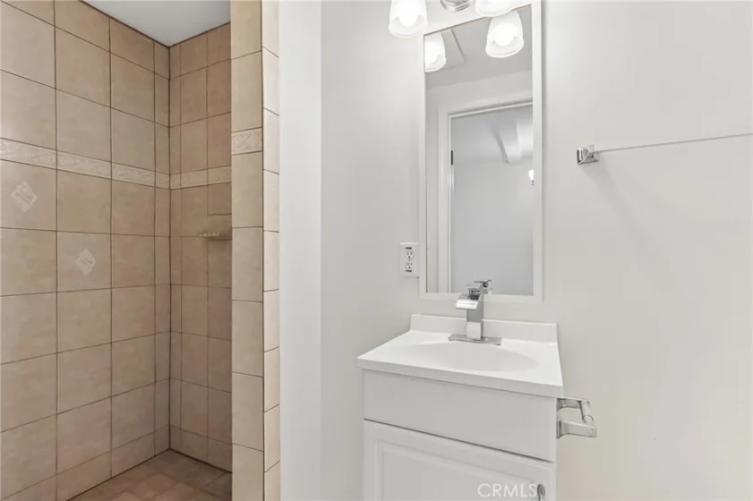 14618 Gilmore Street #16 photo 14