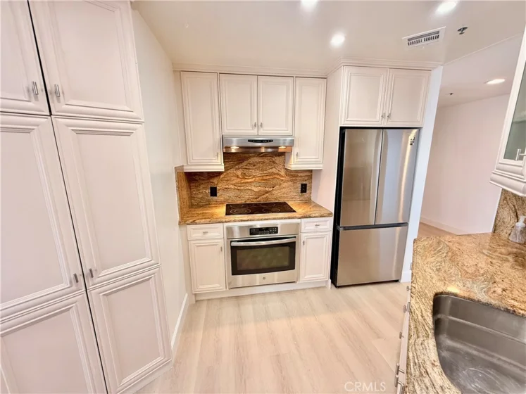 1310 E Ocean #407 photo 11