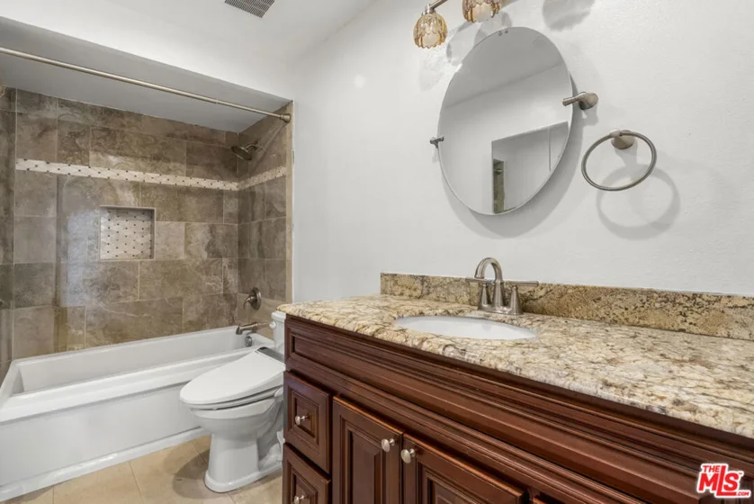 525 S Ardmore Avenue #107 photo 5